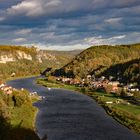 An der Elbe mit Blick auf die Bastei