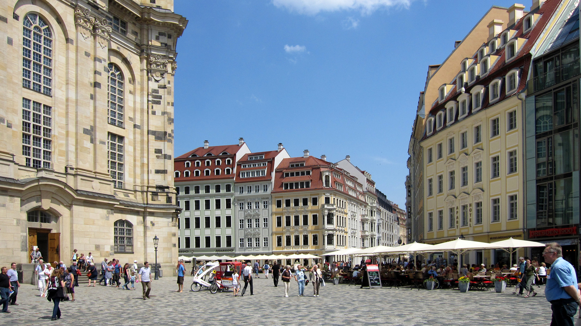 *An der Frauenkirche*