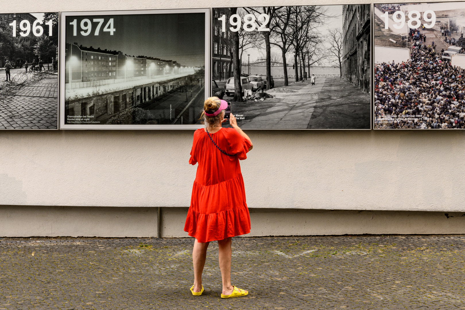 an der Gedenkstätte Berliner Mauer in der Bernauer Straße (1)