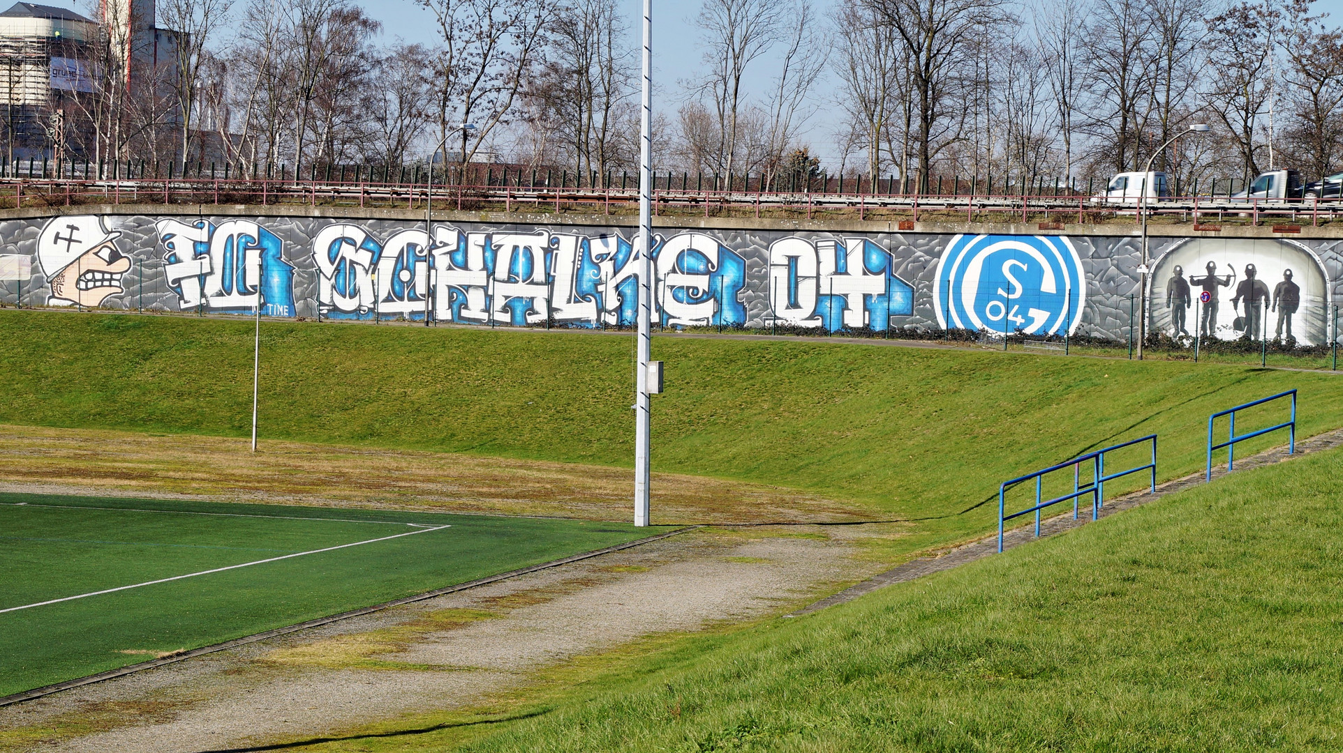 An der Glückauf Kampfbahn in Schalke