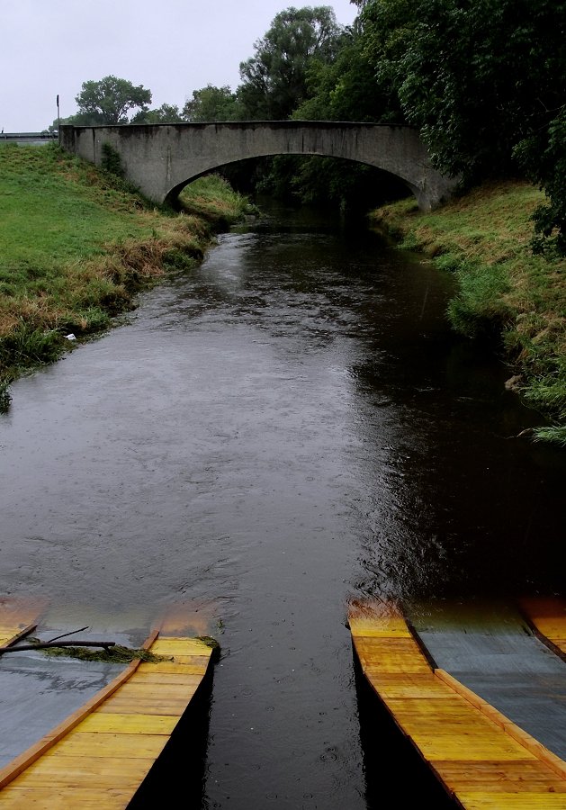 An der Grenze . Sommer . Regen . Rampe