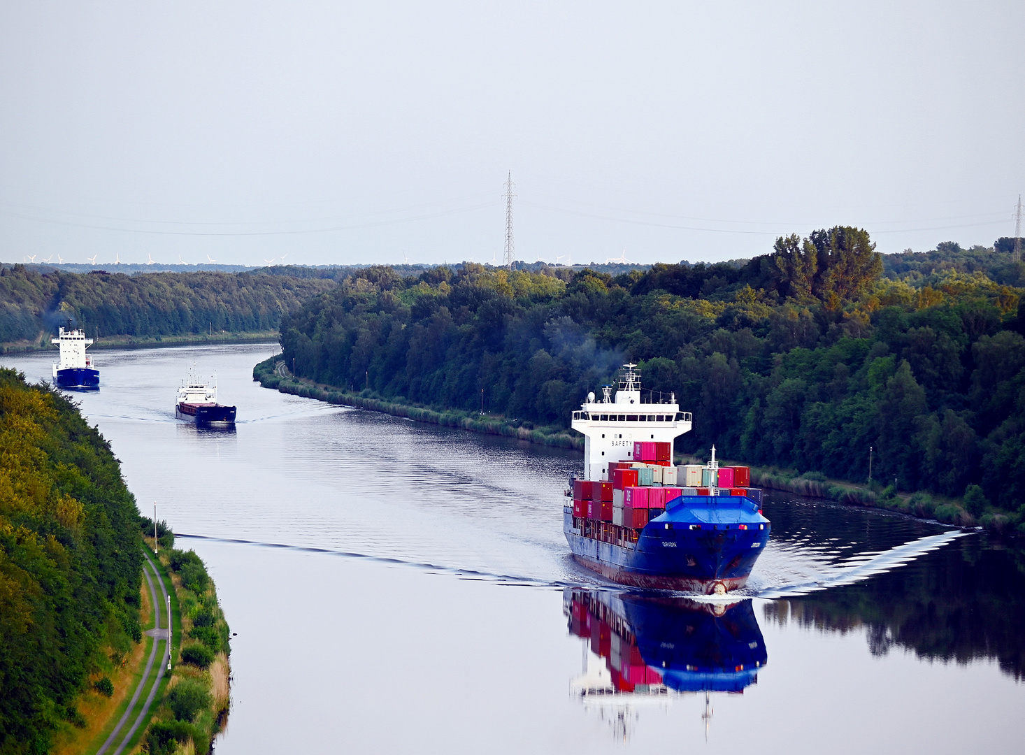 An der Grünentaler Hochbrücke über den Nord-Ostsee-Kanal.