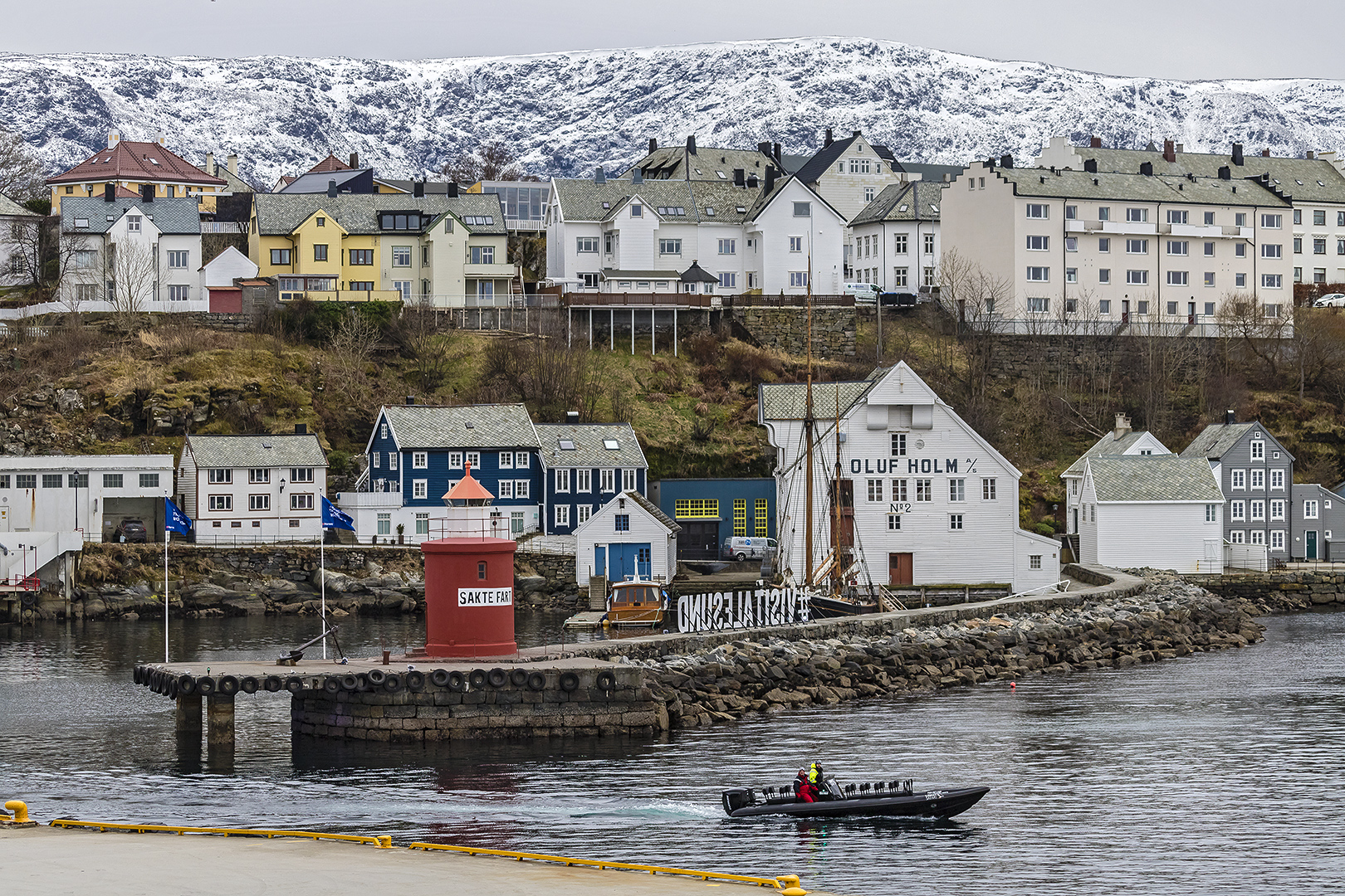 An der Hafenausfahrt von ALESUND