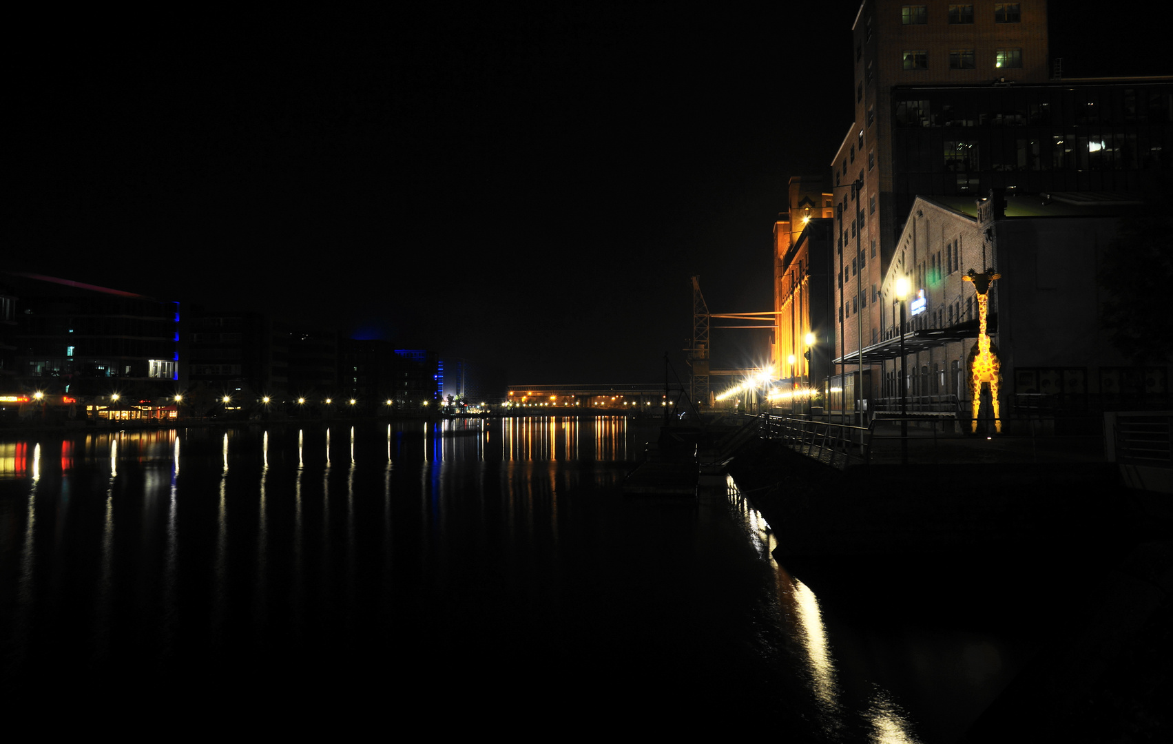 An der Hansegracht nachts um halb eins...