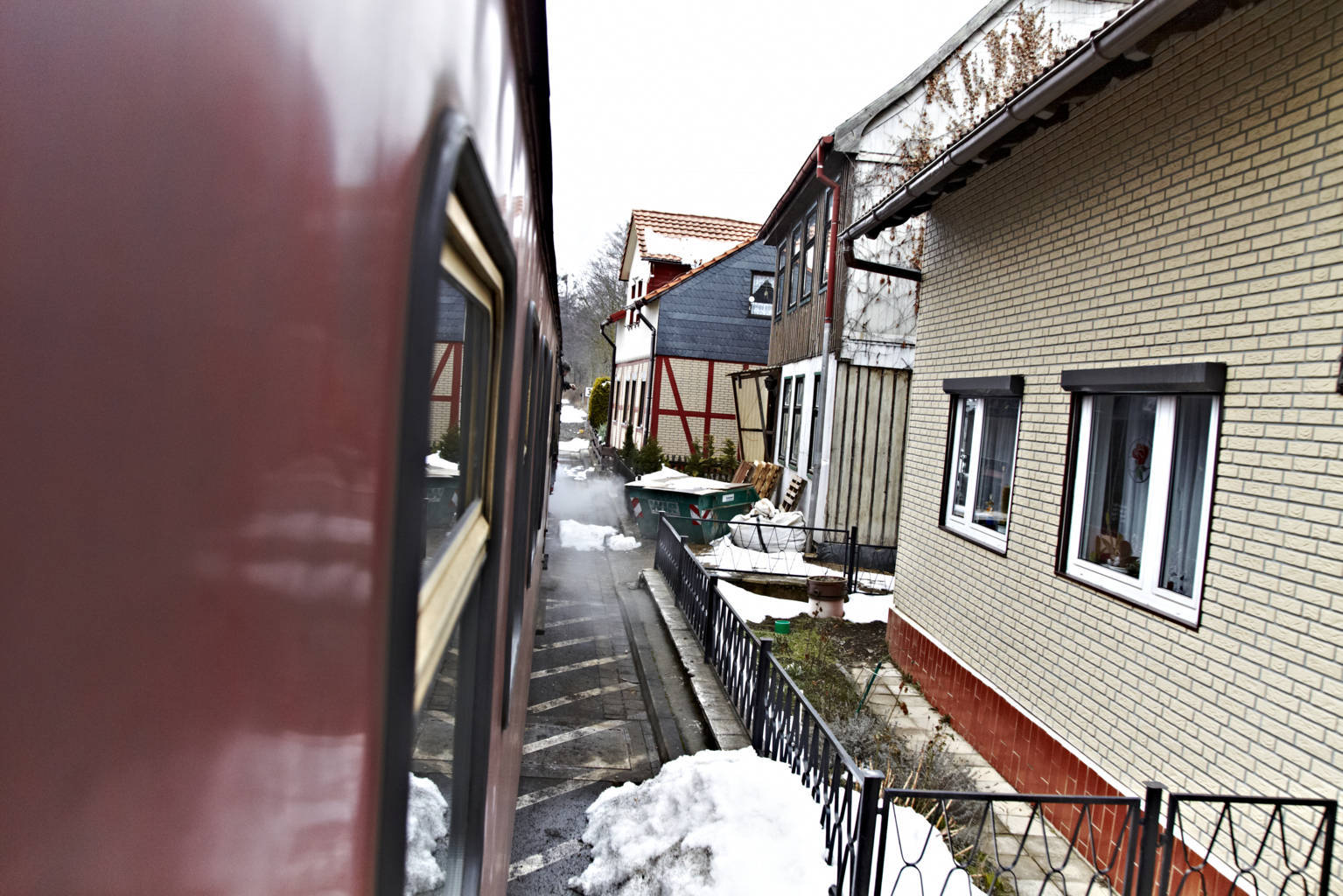 An der Haustür vorbei