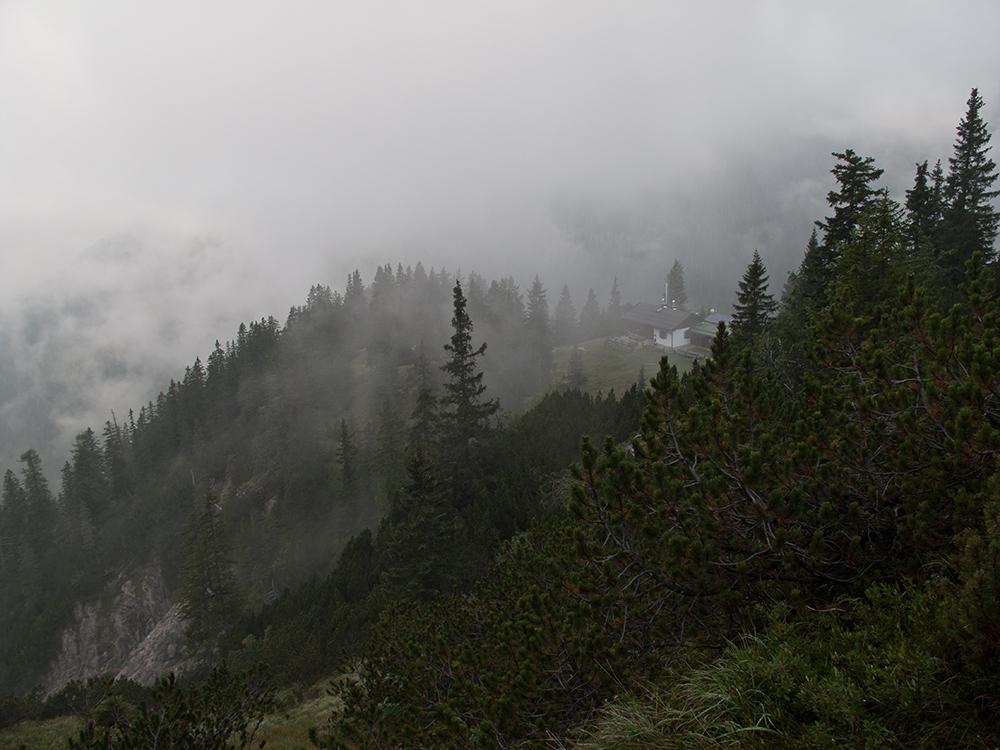 An der Hochlandhütte in Wolken