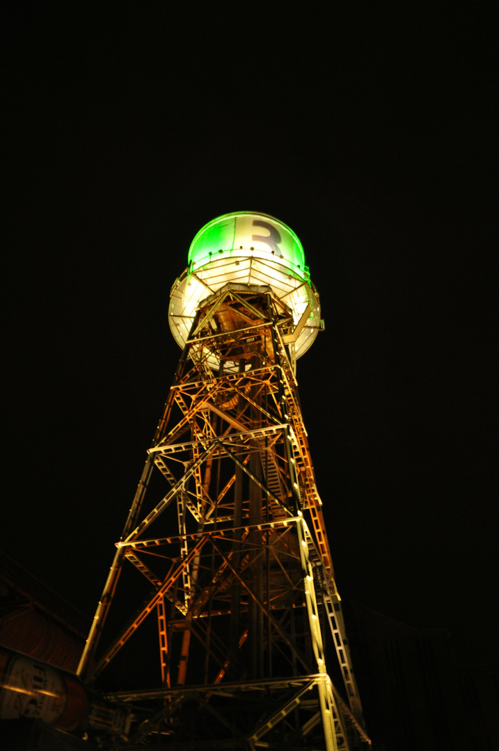 An der Jahrhunderthalle Bochum