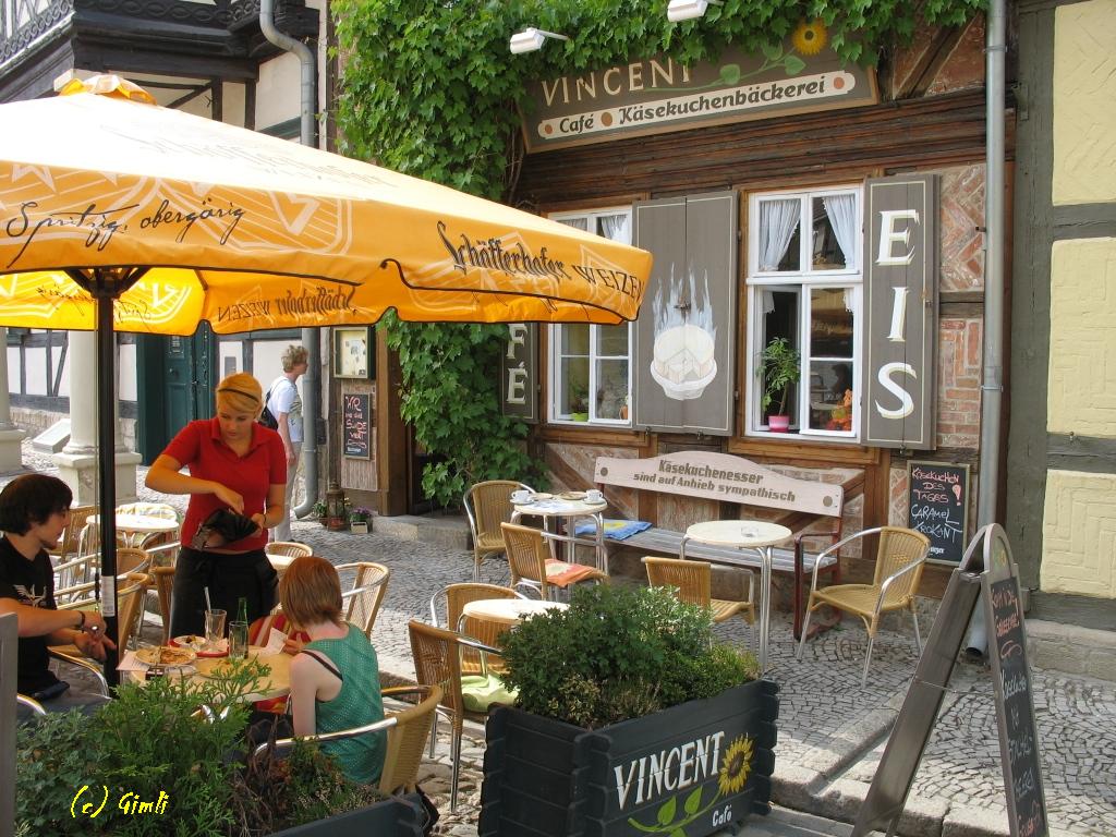 An der Käsekuchenbäckerei "Vincent" in Quedlinburg