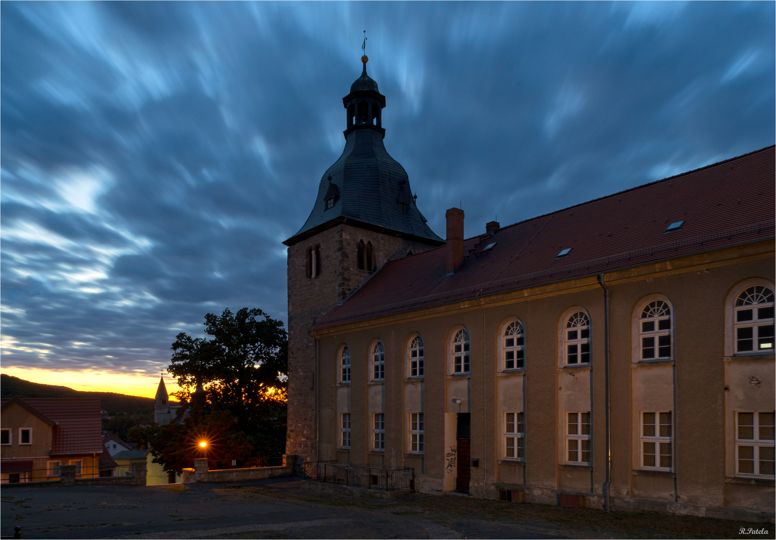 An der Kirche ...