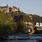 An der Lahn mit Blick auf die Marburg