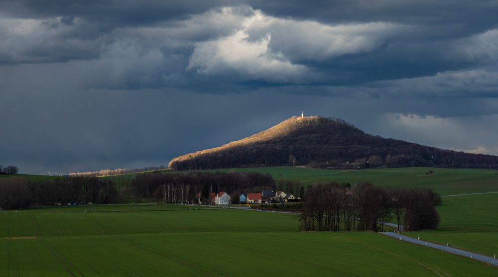 An der Landeskrone braut sich was zusammen.