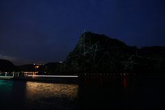 An der loreley leuchtet es