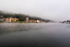 An der Maas von Dinant aus gesehen