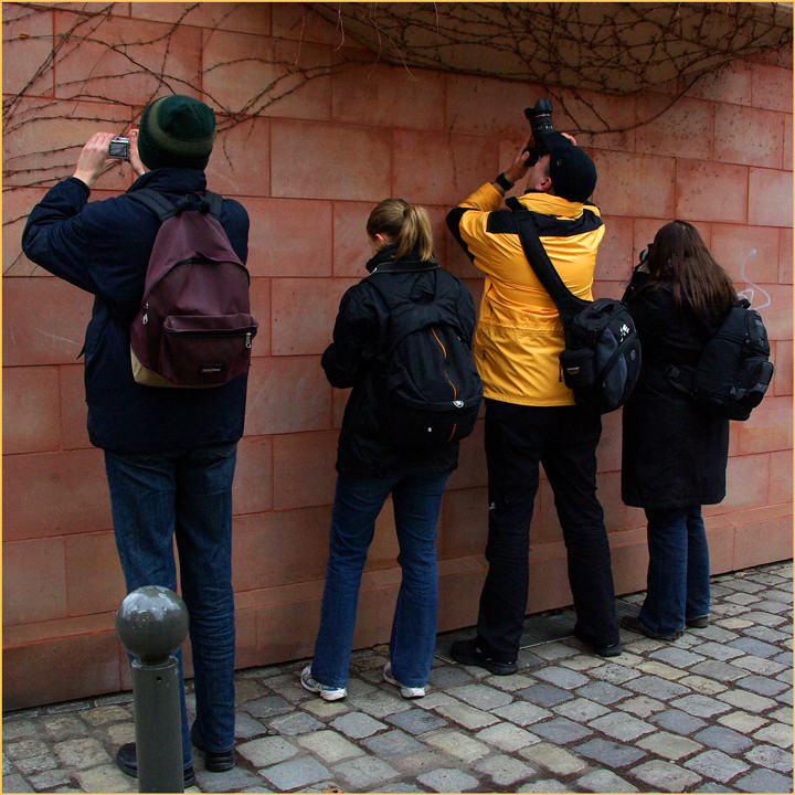 AN der Mauer - auf der Lauer...