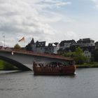 An der Mosel mit dieser Holzschiff zu fahren ist ein Erlebnis