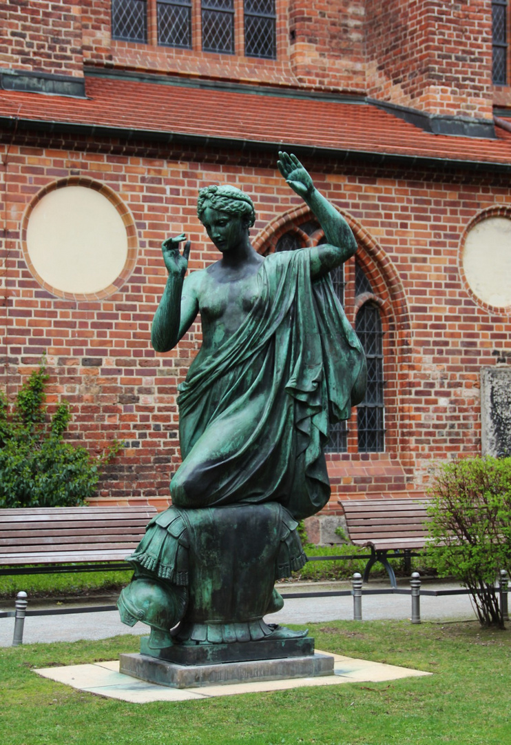 An der Nikolaikirche in Berlin