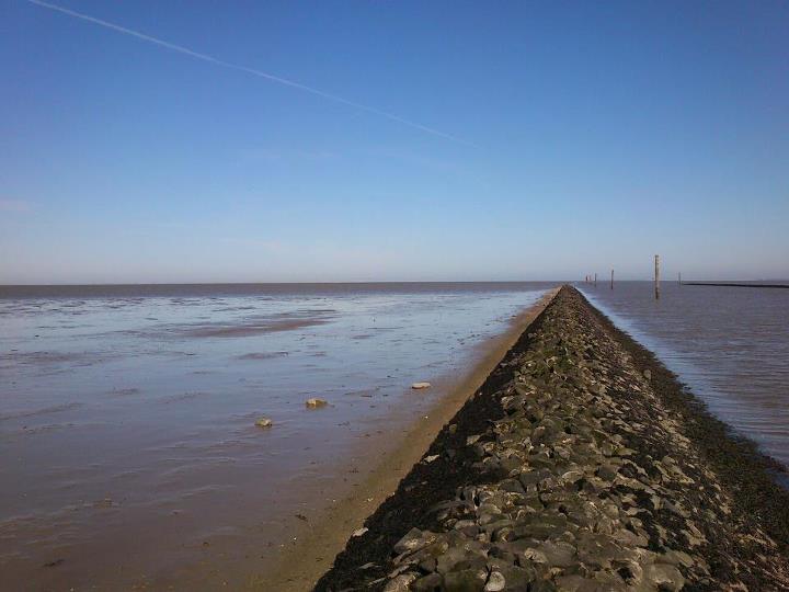 An der Nordseeküste, am plattdeutschen Strand.... ;)