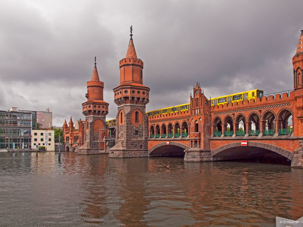 An der Oberbaumbrücke