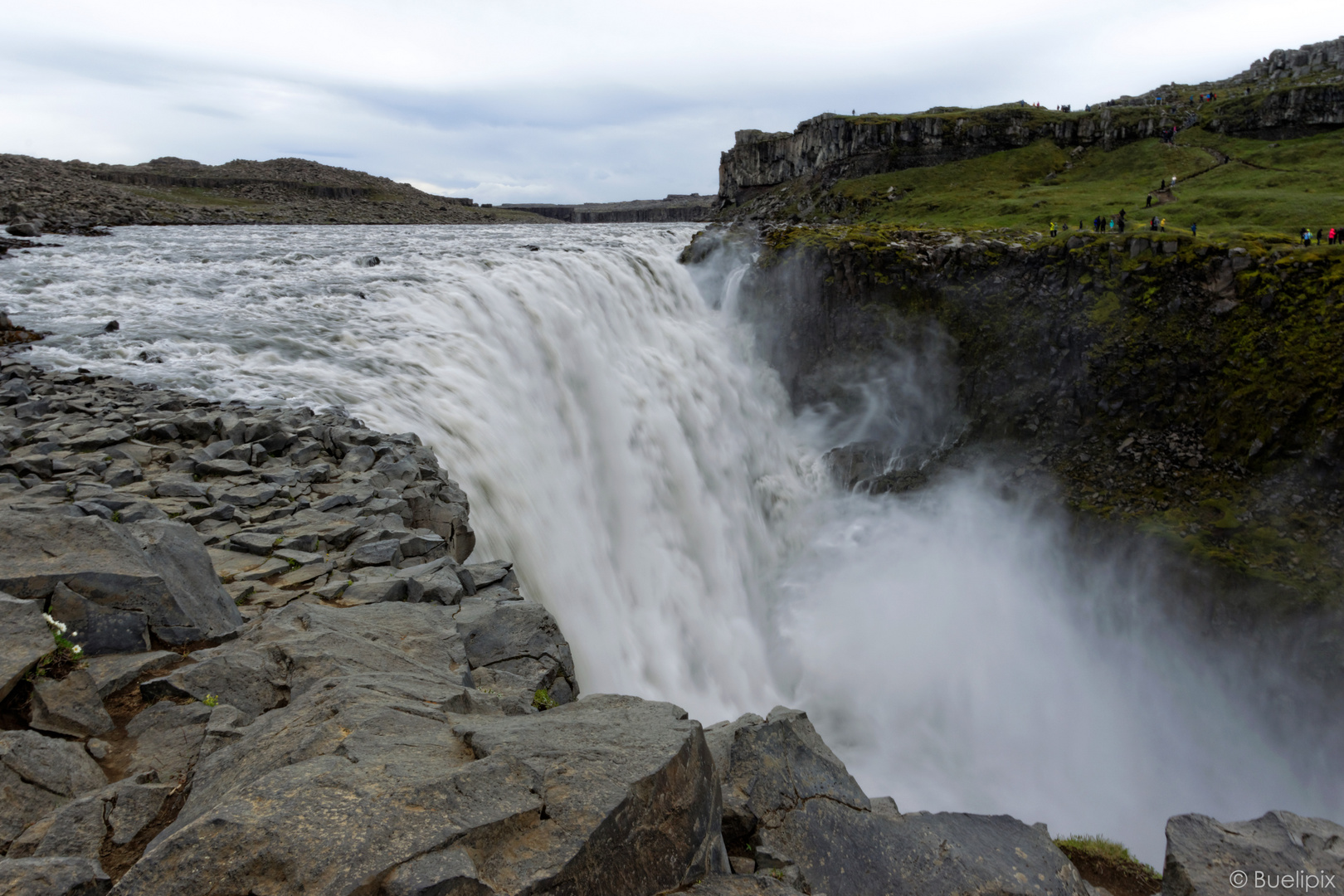 an der Ostseite vom 'Dettifoss' (© Buelipix)