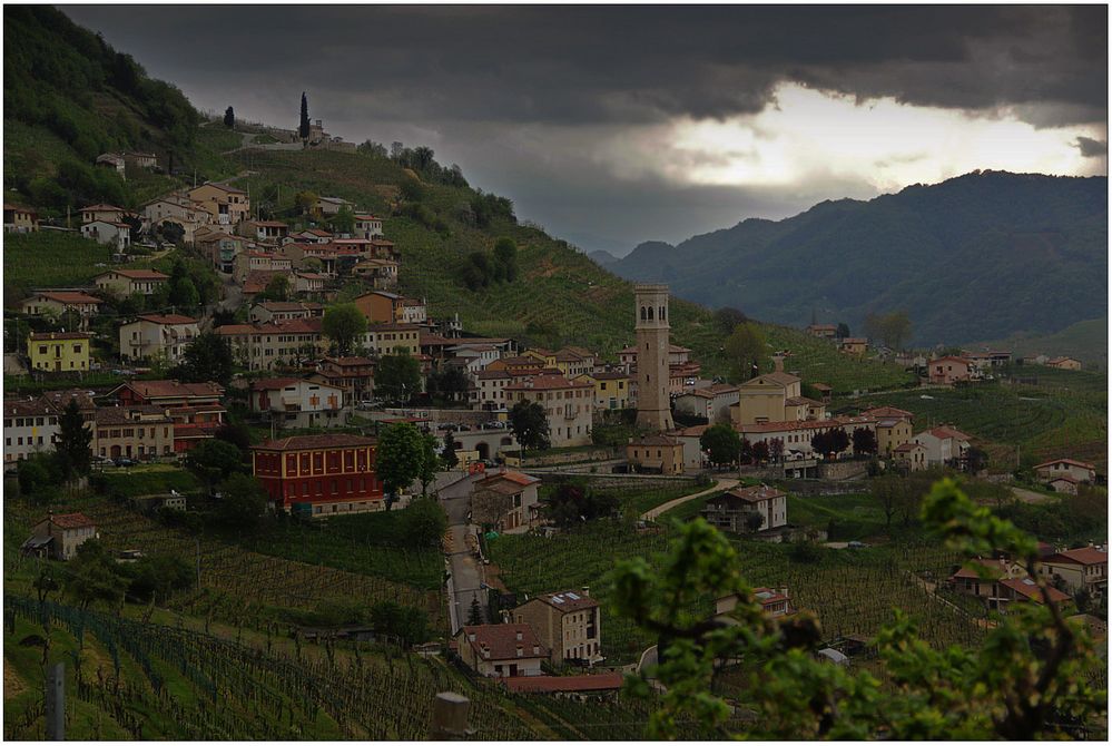 An der Prosecco-Straße ziehen Regenwolken auf.