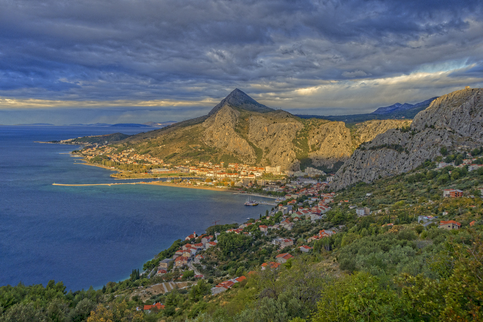 An der schönen blauen Adria - morgentlicher Blick auf Omis