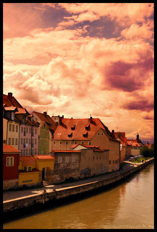 "An der schönen blauen Donau" oder: "interpretiere die Farbe BLAU"