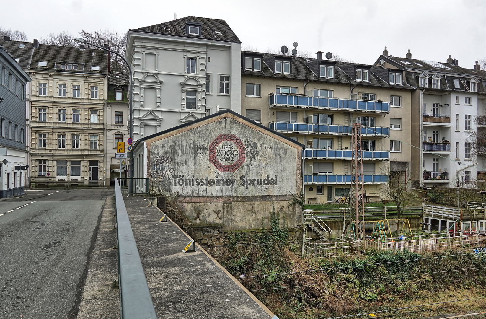 An der Simonstraßenbrücke