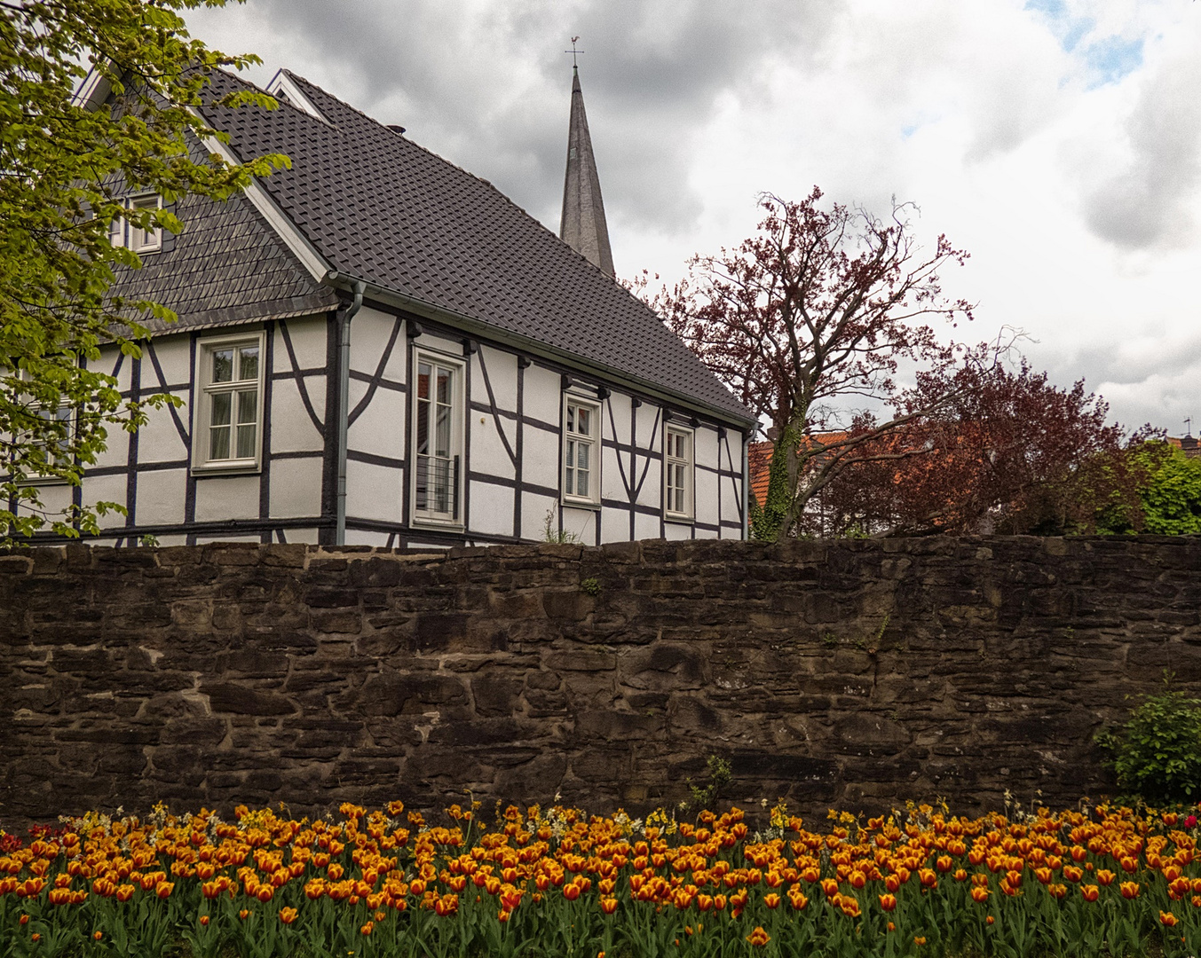 An der  Stadtmauer von Hattingen