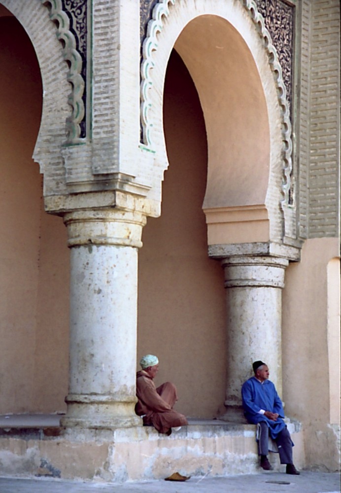 An der Stadtmauer von Meknès