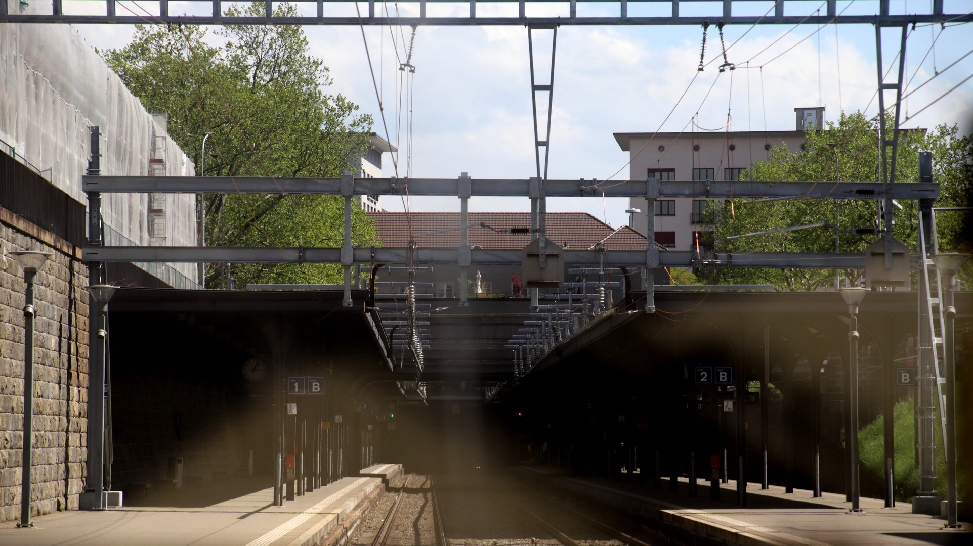 An der Station Wiedikon gehts direkt in einen Tunnel