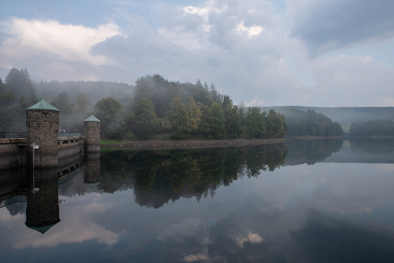 An der Staumauer