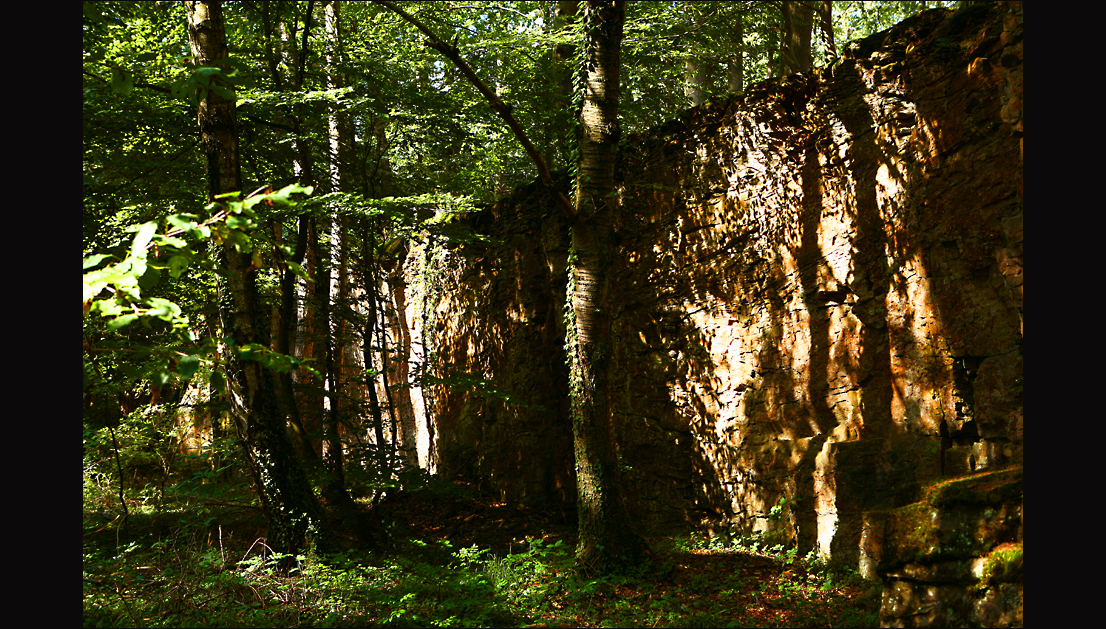 An der Steinwand...