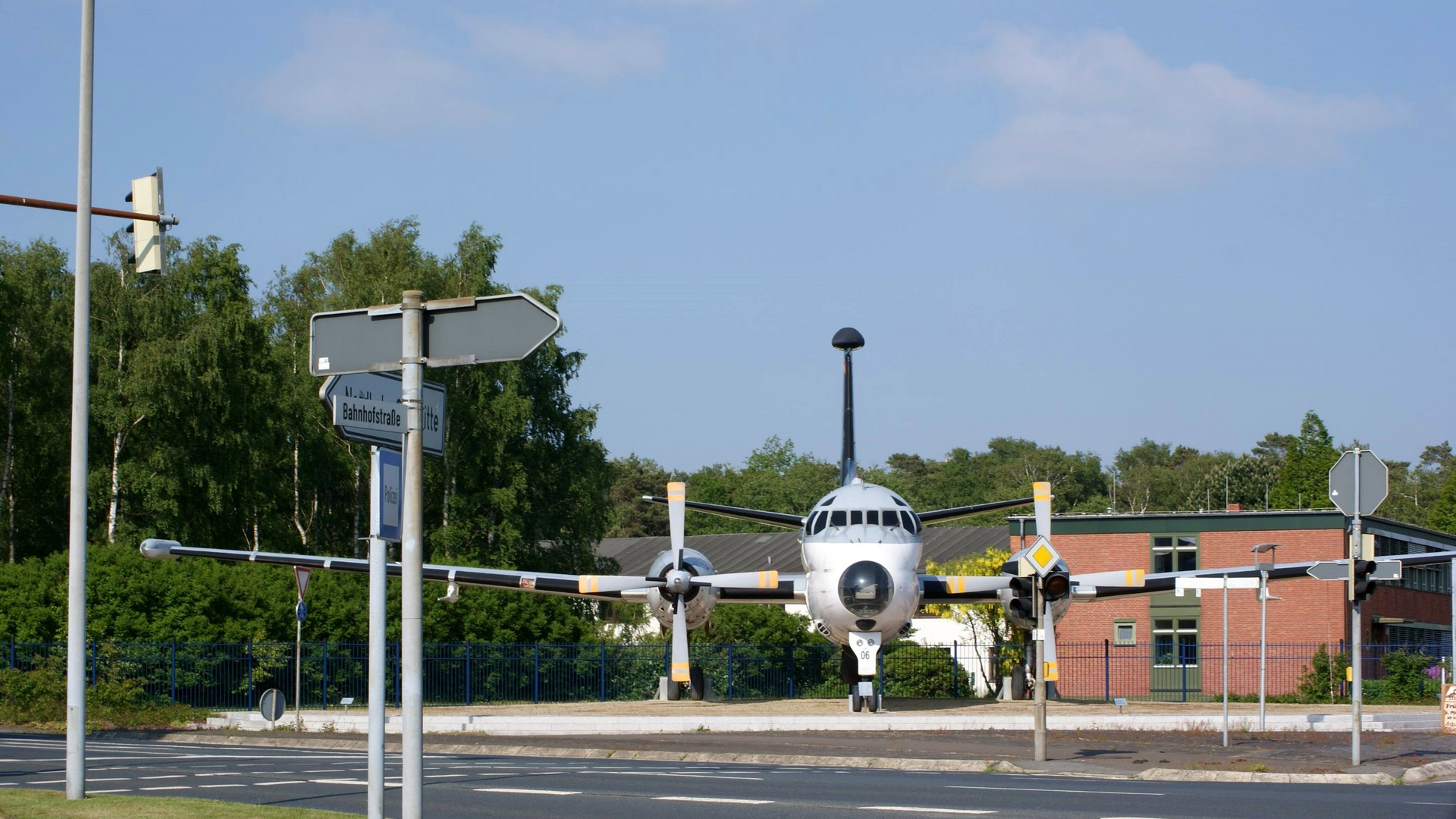 An der Straße ...