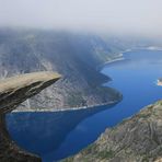 An der Trolltunga ("Trollzunge")...