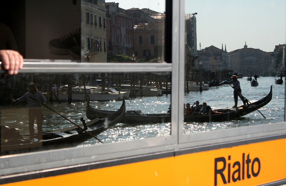 An der Vaporetto-Station Rialto