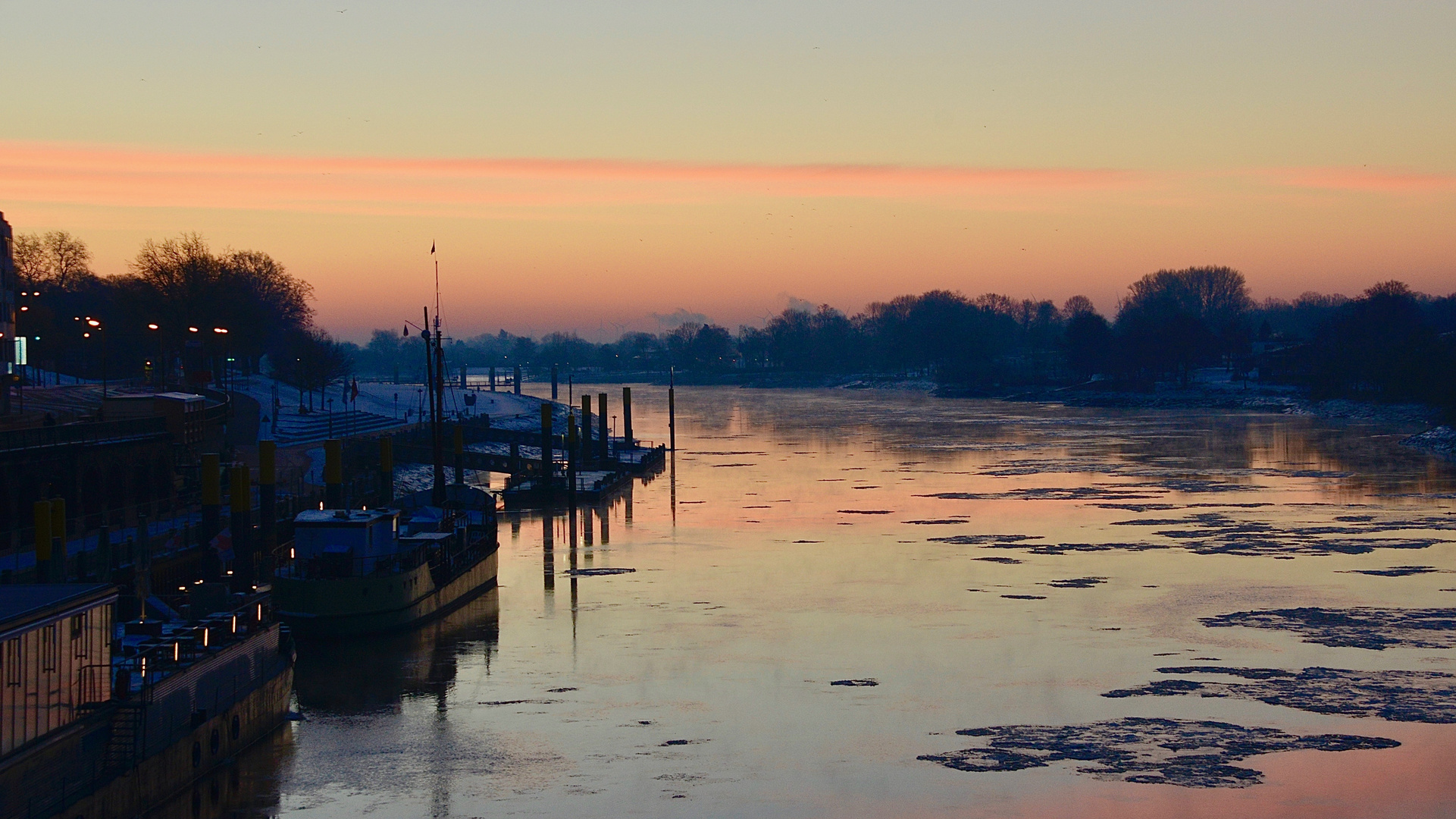 An der Weser in Bremen bei gefühlten minus 16 Grad!