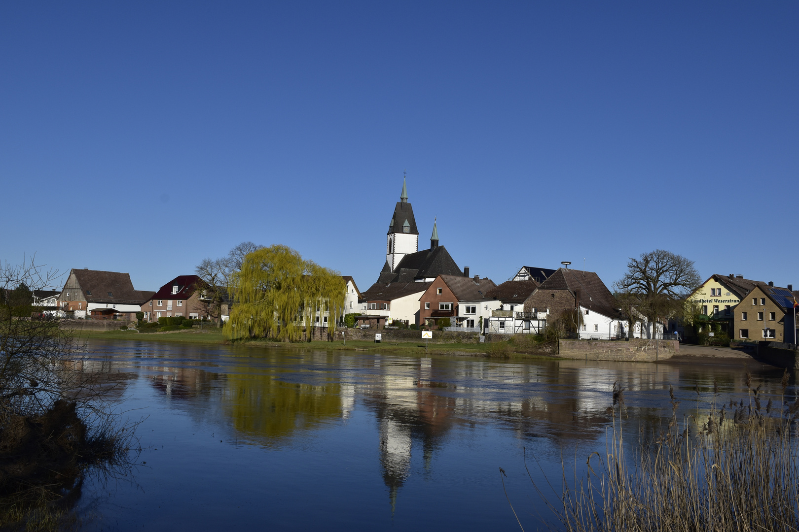 an der Weser zwischen Höxter und Holzminden 