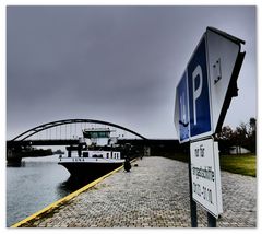 An der Weserbrücke