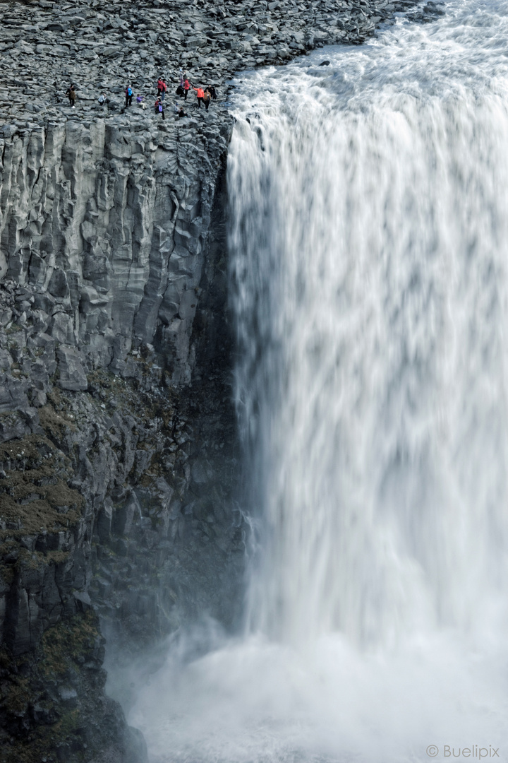 an der Westseite vom 'Dettifoss' (© Buelipix)