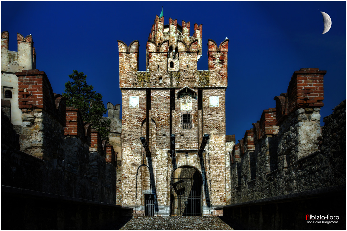 An der Zugbrücke des Castello Scaligero, Sirmione