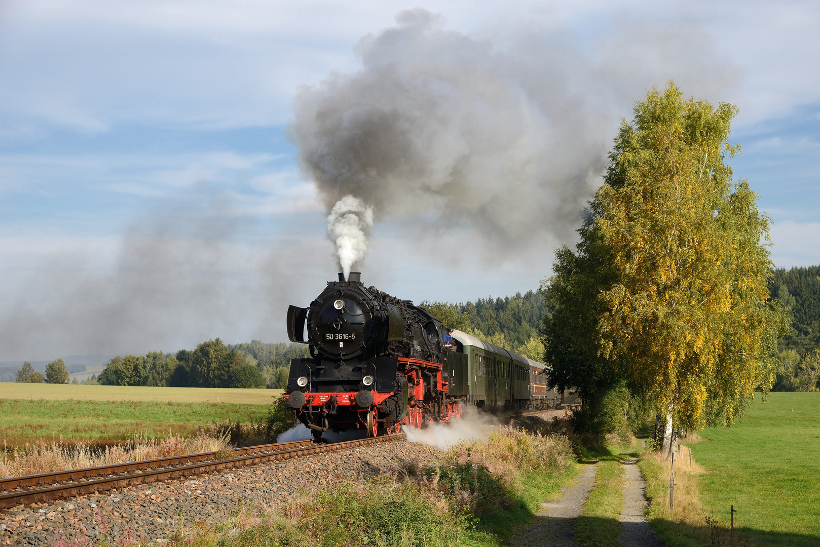 An einem Feldweg Bahnübergang bei Schlettau ...