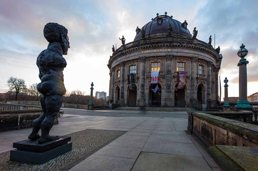 an einem frühen Morgen am Bodemuseum             