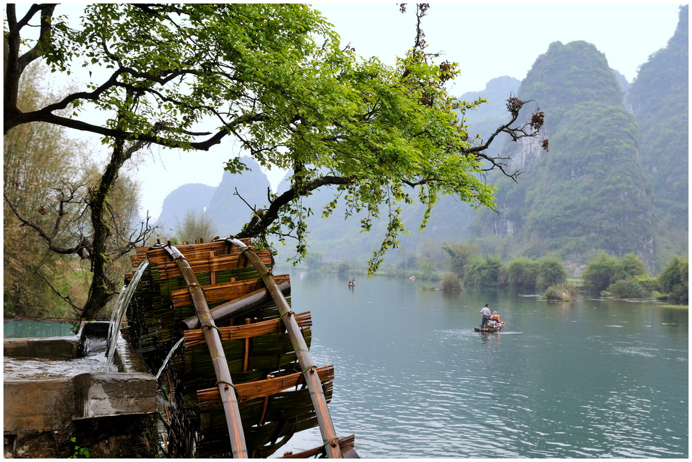 An einem Nebenfluß des Li Jiang nahe Guilin ...