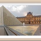 An einem Regentag vor dem Musée du Louvre, Paris