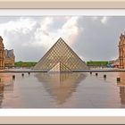 An einem Regentag vor dem Musée du Louvre, Paris