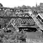 an einem Samstagnachmittag in Wuppertal.  Oder: Gleich kommt die Schwebebahn.