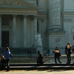 An einem schönen Oktobertag vor der Karlskirche in Wien