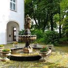 An einem Springbrunnen in Rottenbuch/Bayern