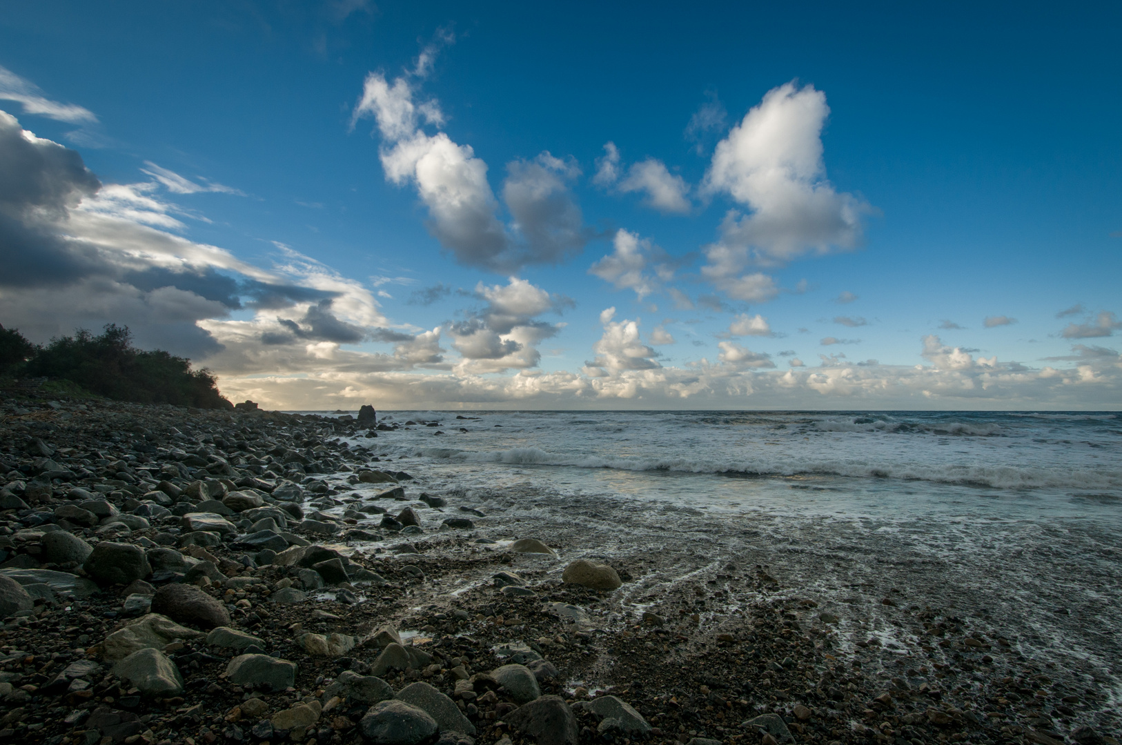 An einem Strand von Teneriffa