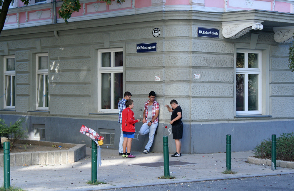 An einer Straßenecke in Favoriten